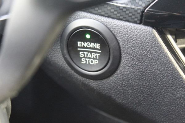 Ford Kuga 2.5 PHEV ST-Line X , 225pk , 1500kg Trekgewicht Navigtie , Camera , Bluetooth , Stoel en voorruitverwarming BenO audio systeem