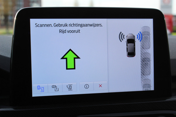 Ford Kuga 2.5 PHEV ST-Line X , 225pk , 1500kg Trekgewicht Navigtie , Camera , Bluetooth , Stoel en voorruitverwarming BenO audio systeem