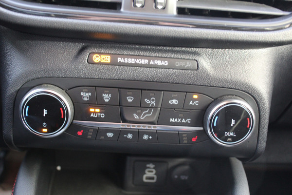 Ford Kuga 2.5 PHEV ST-Line X , 225pk , 1500kg Trekgewicht Navigtie , Camera , Bluetooth , Stoel en voorruitverwarming BenO audio systeem