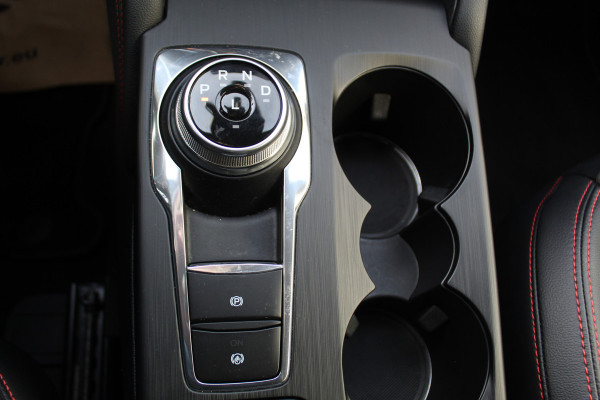 Ford Kuga 2.5 PHEV ST-Line X , 225pk , 1500kg Trekgewicht Navigtie , Camera , Bluetooth , Stoel en voorruitverwarming BenO audio systeem