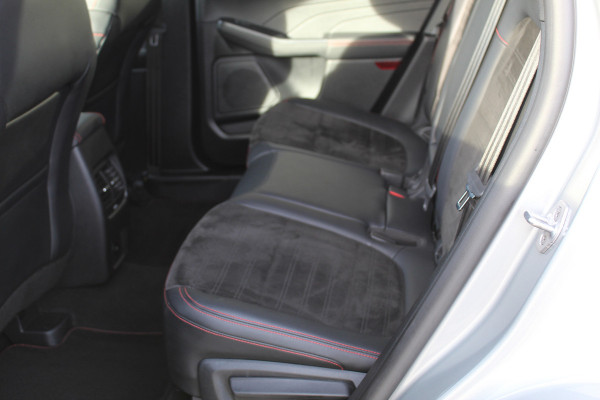 Ford Kuga 2.5 PHEV ST-Line X , 225pk , 1500kg Trekgewicht Navigtie , Camera , Bluetooth , Stoel en voorruitverwarming BenO audio systeem