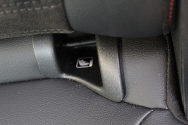 Ford Kuga 2.5 PHEV ST-Line X , 225pk , 1500kg Trekgewicht Navigtie , Camera , Bluetooth , Stoel en voorruitverwarming BenO audio systeem