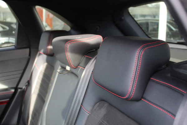 Ford Kuga 2.5 PHEV ST-Line X , 225pk , 1500kg Trekgewicht Navigtie , Camera , Bluetooth , Stoel en voorruitverwarming BenO audio systeem