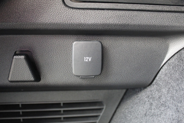 Ford Kuga 2.5 PHEV ST-Line X , 225pk , 1500kg Trekgewicht Navigtie , Camera , Bluetooth , Stoel en voorruitverwarming BenO audio systeem