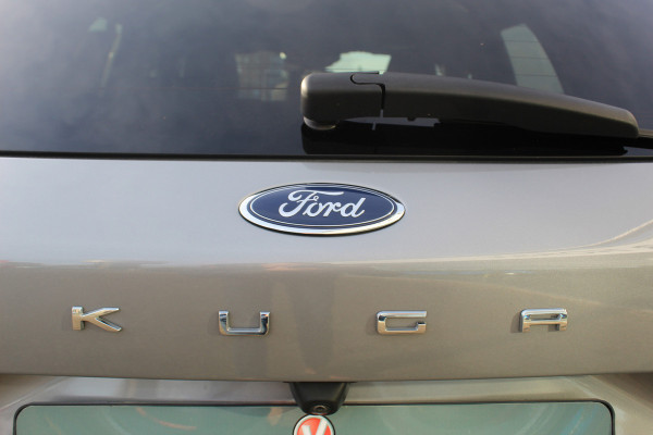 Ford Kuga 2.5 PHEV ST-Line X , 225pk , 1500kg Trekgewicht Navigtie , Camera , Bluetooth , Stoel en voorruitverwarming BenO audio systeem
