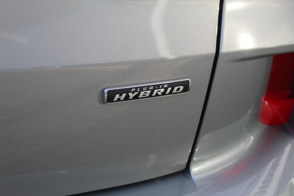 Ford Kuga 2.5 PHEV ST-Line X , 225pk , 1500kg Trekgewicht Navigtie , Camera , Bluetooth , Stoel en voorruitverwarming BenO audio systeem