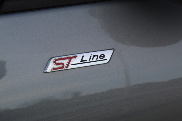 Ford Kuga 2.5 PHEV ST-Line X , 225pk , 1500kg Trekgewicht Navigtie , Camera , Bluetooth , Stoel en voorruitverwarming BenO audio systeem