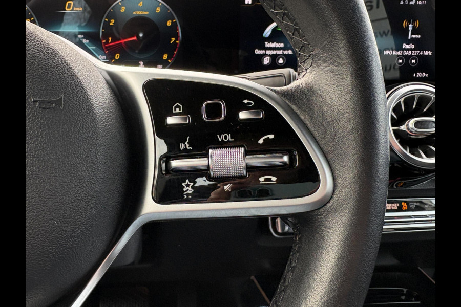 Mercedes-Benz Glb 200 Business Solution Luxury 163pk | Dodehoeksensoren | Elektrische Achterklep | Volledig Leder | Stoelverwarming | Achteruitrijcamera | Eerste eigenaar