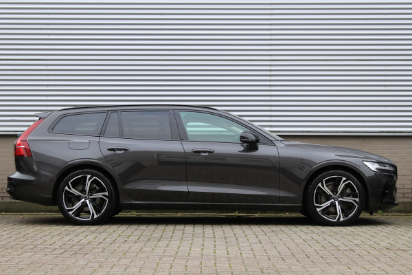 Volvo V60 2.0 T6 Plug-in hybrid AWD Plus Dark | Pilot Assist | 19" | Trekhaak | 360 Camera | H&K