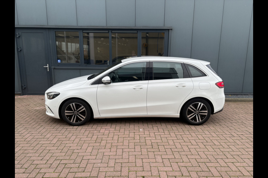 Mercedes-Benz B-Klasse 180 Business Solution Luxury Automaat LEDER/CAMERA/DODEHOEK/CARPLAY/SFEER/PDC