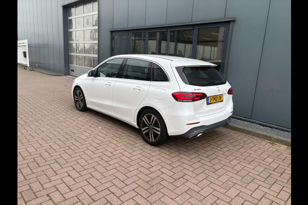 Mercedes-Benz B-Klasse 180 Business Solution Luxury Automaat LEDER/CAMERA/DODEHOEK/CARPLAY/SFEER/PDC