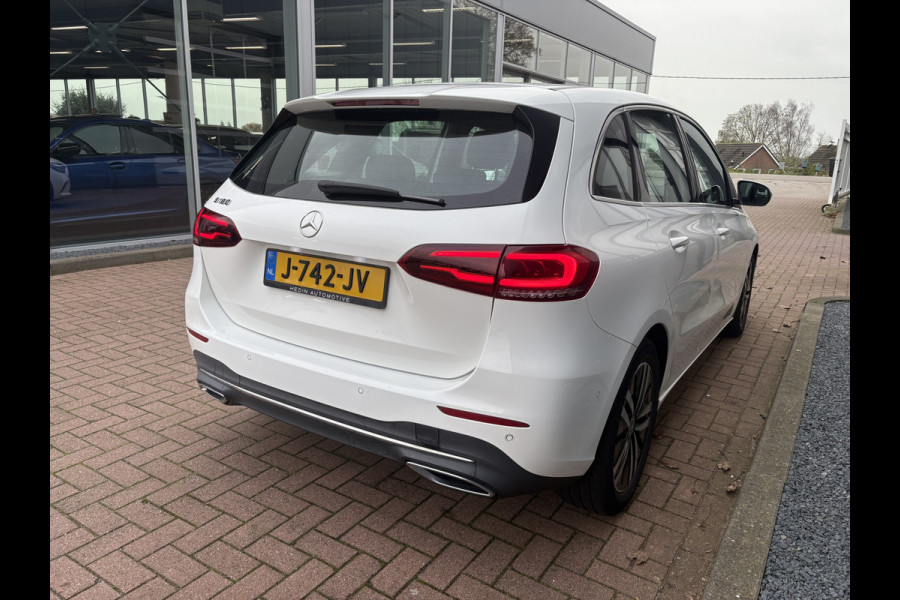 Mercedes-Benz B-Klasse 180 Business Solution Luxury Automaat LEDER/CAMERA/DODEHOEK/CARPLAY/SFEER/PDC