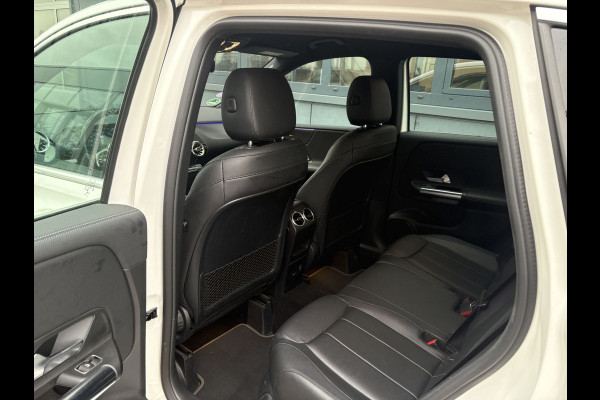 Mercedes-Benz B-Klasse 180 Business Solution Luxury Automaat LEDER/CAMERA/DODEHOEK/CARPLAY/SFEER/PDC