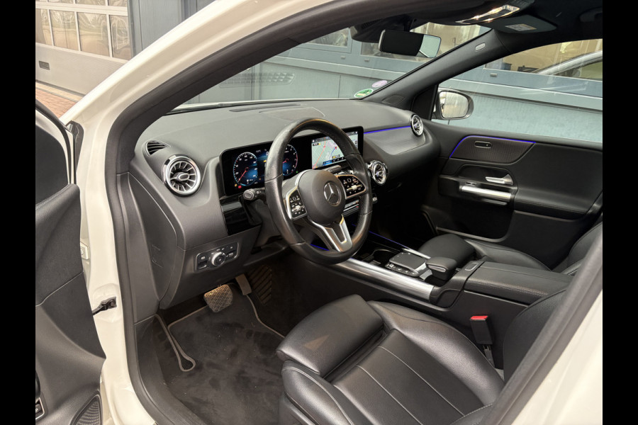 Mercedes-Benz B-Klasse 180 Business Solution Luxury Automaat LEDER/CAMERA/DODEHOEK/CARPLAY/SFEER/PDC