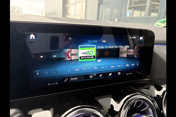 Mercedes-Benz B-Klasse 180 Business Solution Luxury Automaat LEDER/CAMERA/DODEHOEK/CARPLAY/SFEER/PDC