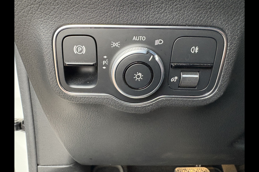 Mercedes-Benz B-Klasse 180 Business Solution Luxury Automaat LEDER/CAMERA/DODEHOEK/CARPLAY/SFEER/PDC