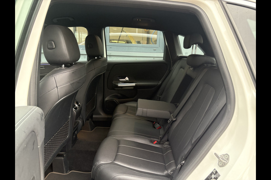 Mercedes-Benz B-Klasse 180 Business Solution Luxury Automaat LEDER/CAMERA/DODEHOEK/CARPLAY/SFEER/PDC