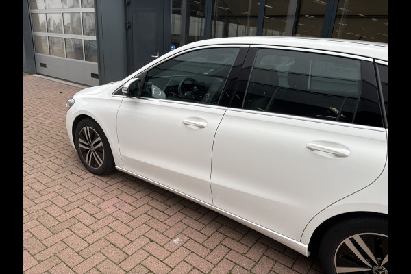Mercedes-Benz B-Klasse 180 Business Solution Luxury Automaat LEDER/CAMERA/DODEHOEK/CARPLAY/SFEER/PDC