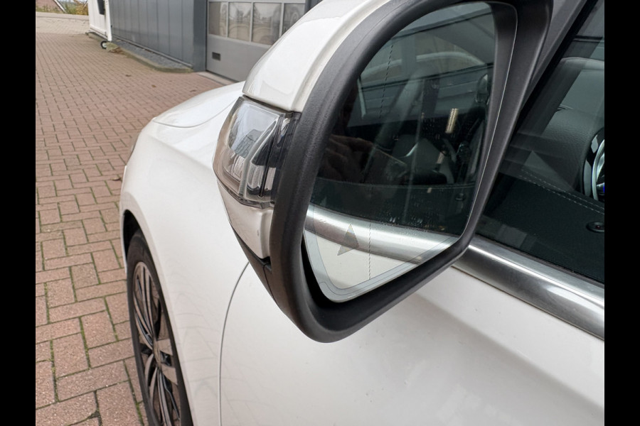 Mercedes-Benz B-Klasse 180 Business Solution Luxury Automaat LEDER/CAMERA/DODEHOEK/CARPLAY/SFEER/PDC