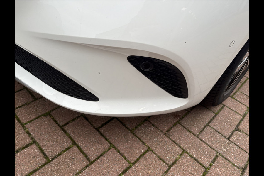 Mercedes-Benz B-Klasse 180 Business Solution Luxury Automaat LEDER/CAMERA/DODEHOEK/CARPLAY/SFEER/PDC