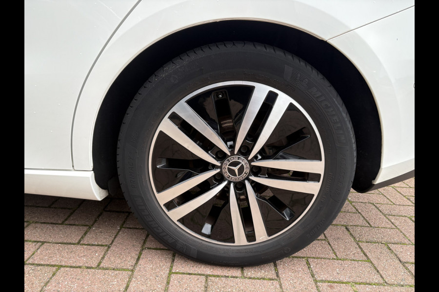 Mercedes-Benz B-Klasse 180 Business Solution Luxury Automaat LEDER/CAMERA/DODEHOEK/CARPLAY/SFEER/PDC