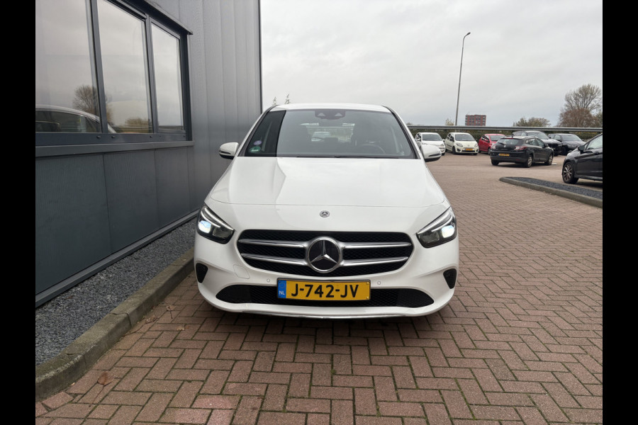 Mercedes-Benz B-Klasse 180 Business Solution Luxury Automaat LEDER/CAMERA/DODEHOEK/CARPLAY/SFEER/PDC