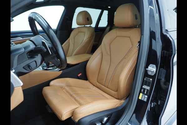 BMW 5 Serie Touring 530e M Sport Shadow | Panoramadak | Trekhaak | Head Up | Camera | Keyless | Adaptive | Carplay