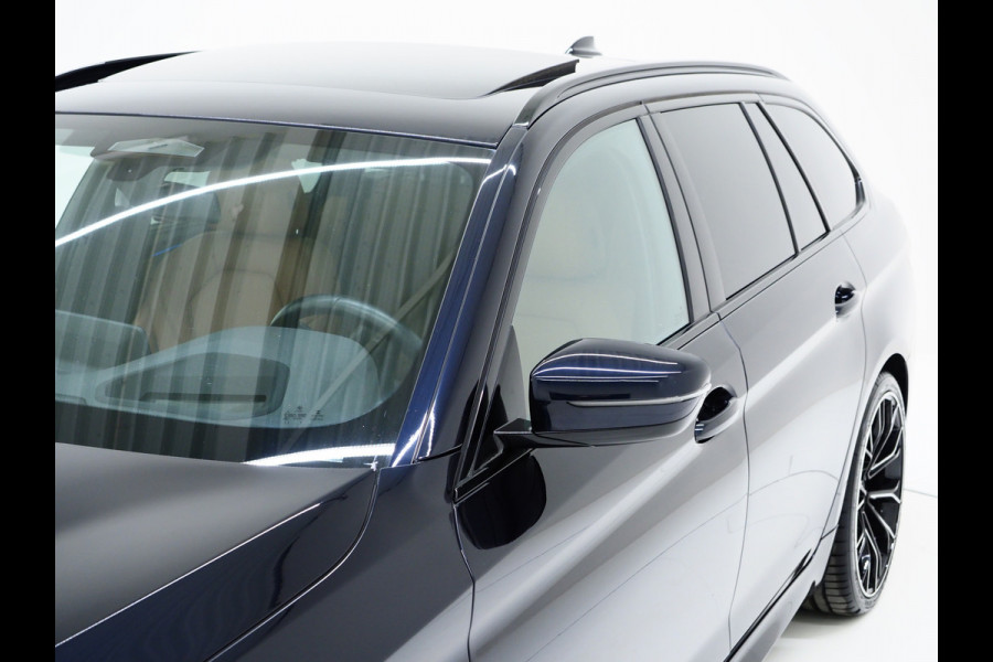 BMW 5 Serie Touring 530e M Sport Shadow | Panoramadak | Trekhaak | Head Up | Camera | Keyless | Adaptive | Carplay