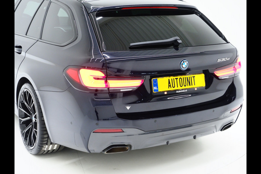 BMW 5 Serie Touring 530e M Sport Shadow | Panoramadak | Trekhaak | Head Up | Camera | Keyless | Adaptive | Carplay