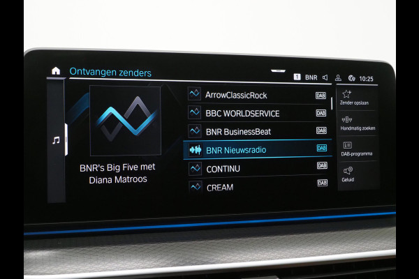 BMW 5 Serie Touring 530e M Sport Shadow | Panoramadak | Trekhaak | Head Up | Camera | Keyless | Adaptive | Carplay