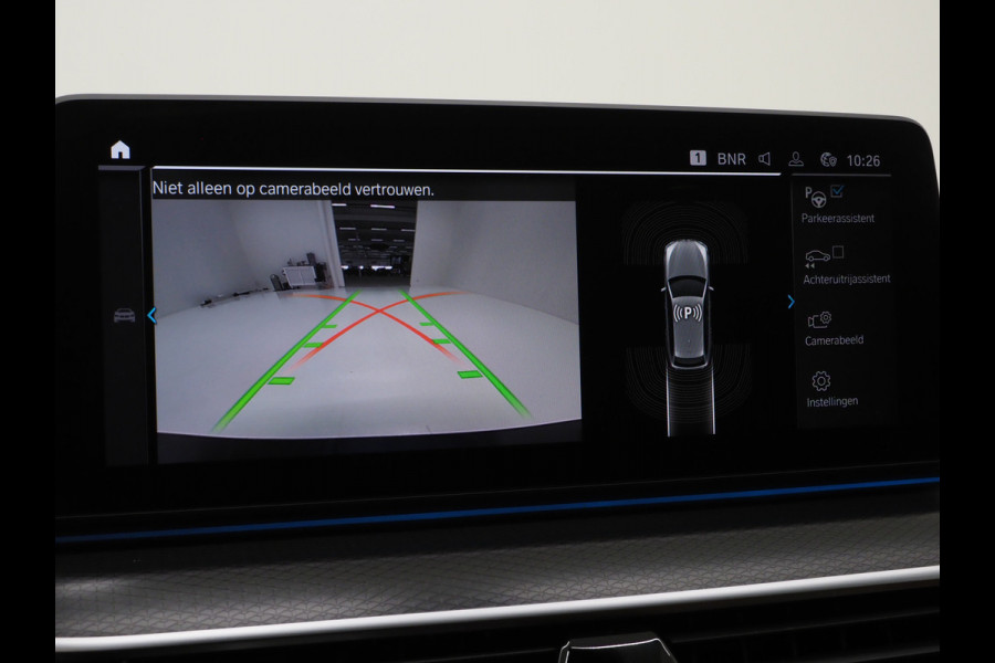 BMW 5 Serie Touring 530e M Sport Shadow | Panoramadak | Trekhaak | Head Up | Camera | Keyless | Adaptive | Carplay