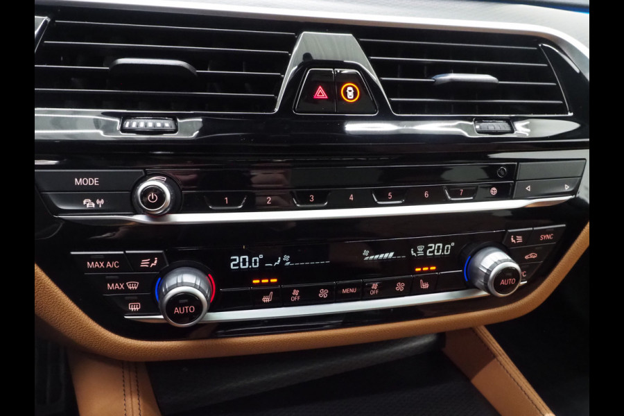 BMW 5 Serie Touring 530e M Sport Shadow | Panoramadak | Trekhaak | Head Up | Camera | Keyless | Adaptive | Carplay