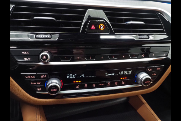 BMW 5 Serie Touring 530e M Sport Shadow | Panoramadak | Trekhaak | Head Up | Camera | Keyless | Adaptive | Carplay