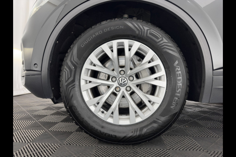 Volkswagen Touareg 3.0 TDI R-Line (INCL-BTW) Aut. *LUXURY-LEATHER | FULL-LED | BLIND-SPOT | HEATED-COMFORTSEATS | AIR-SUSPENSION | KEYLESS | CAMERA | NAVI-FULLMAP | PRIVACY-GLASS | ADAPTIVE-CRUISE |  SHIFT-PADDLES | TOWBAR*