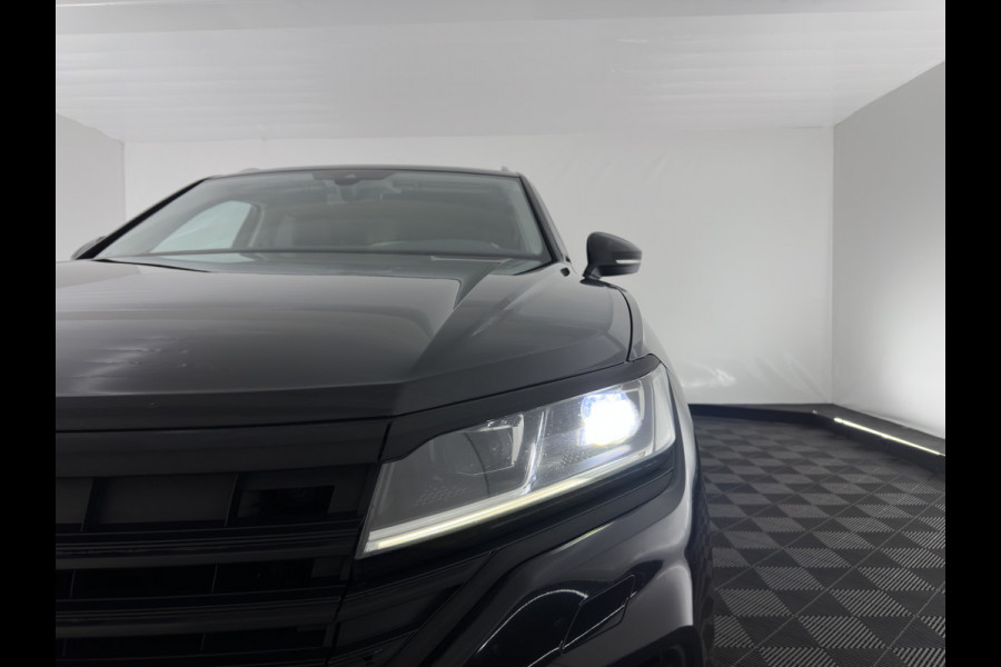 Volkswagen Touareg 3.0 TDI R-Line (INCL-BTW) Aut. *LUXURY-LEATHER | FULL-LED | BLIND-SPOT | HEATED-COMFORTSEATS | AIR-SUSPENSION | KEYLESS | CAMERA | NAVI-FULLMAP | PRIVACY-GLASS | ADAPTIVE-CRUISE |  SHIFT-PADDLES | TOWBAR*