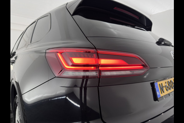 Volkswagen Touareg 3.0 TDI R-Line (INCL-BTW) Aut. *LUXURY-LEATHER | FULL-LED | BLIND-SPOT | HEATED-COMFORTSEATS | AIR-SUSPENSION | KEYLESS | CAMERA | NAVI-FULLMAP | PRIVACY-GLASS | ADAPTIVE-CRUISE |  SHIFT-PADDLES | TOWBAR*