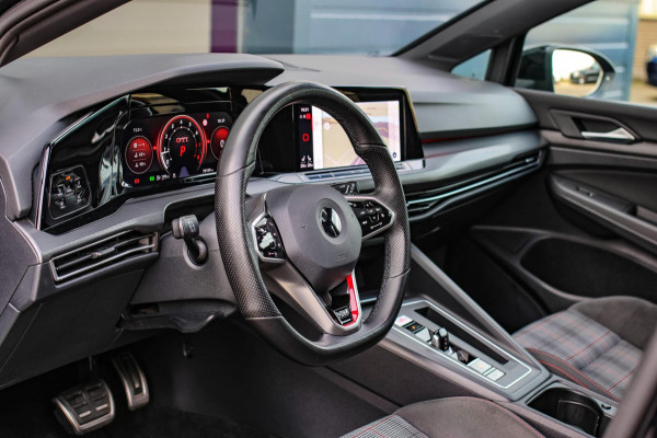 Volkswagen Golf 2.0 TSI GTI *Pano*Camera*Stoel- Stuurverwarming*