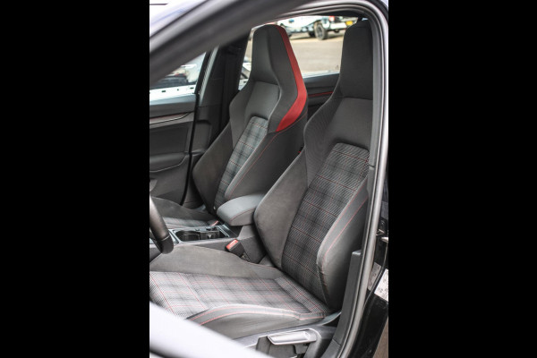 Volkswagen Golf 2.0 TSI GTI *Pano*Camera*Stoel- Stuurverwarming*