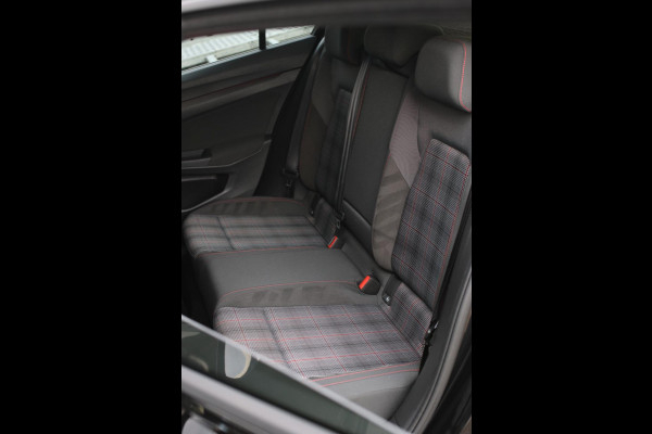Volkswagen Golf 2.0 TSI GTI *Pano*Camera*Stoel- Stuurverwarming*