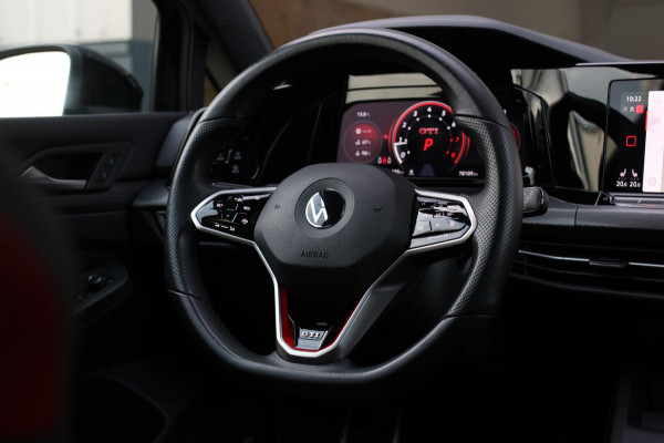 Volkswagen Golf 2.0 TSI GTI *Pano*Camera*Stoel- Stuurverwarming*