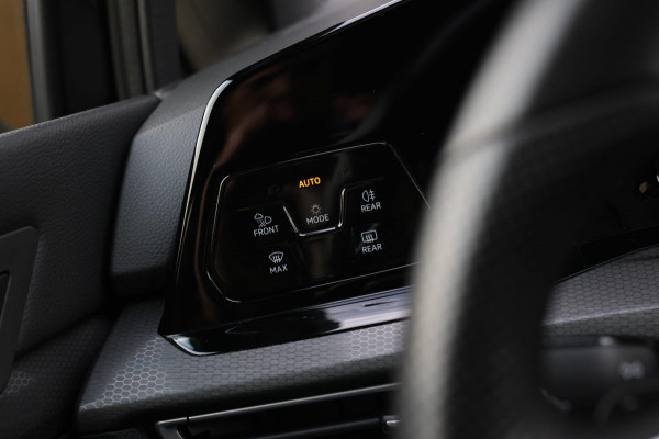 Volkswagen Golf 2.0 TSI GTI *Pano*Camera*Stoel- Stuurverwarming*