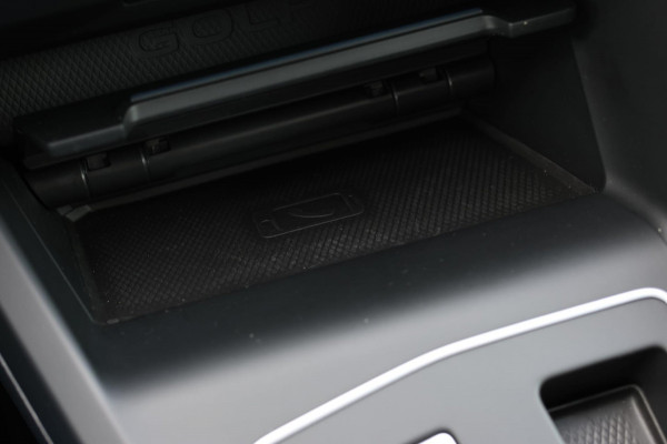 Volkswagen Golf 2.0 TSI GTI *Pano*Camera*Stoel- Stuurverwarming*