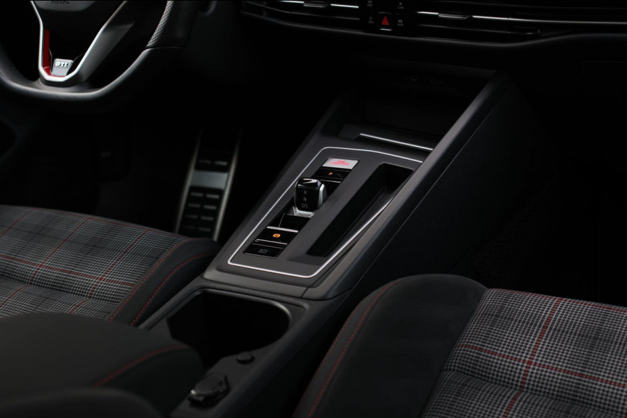 Volkswagen Golf 2.0 TSI GTI *Pano*Camera*Stoel- Stuurverwarming*