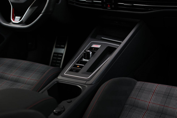 Volkswagen Golf 2.0 TSI GTI *Pano*Camera*Stoel- Stuurverwarming*