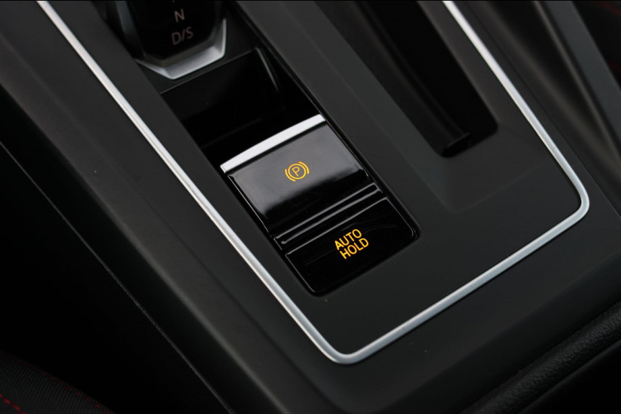 Volkswagen Golf 2.0 TSI GTI *Pano*Camera*Stoel- Stuurverwarming*