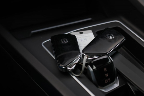 Volkswagen Golf 2.0 TSI GTI *Pano*Camera*Stoel- Stuurverwarming*