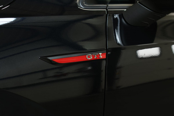 Volkswagen Golf 2.0 TSI GTI *Pano*Camera*Stoel- Stuurverwarming*