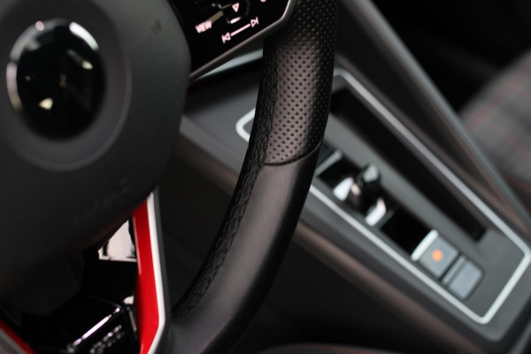 Volkswagen Golf 2.0 TSI GTI *Pano*Camera*Stoel- Stuurverwarming*