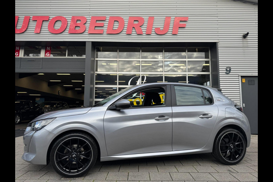 Peugeot 208 1.2 PureTech OutLaw Edition- Navigatie / Apple CarPlay I Airco I 18 inch Sport velgen I LED I PDC I Dealer onderhouden
