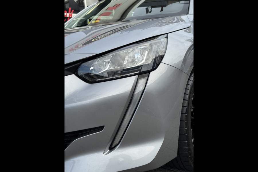 Peugeot 208 1.2 PureTech OutLaw Edition- Navigatie / Apple CarPlay I Airco I 18 inch Sport velgen I LED I PDC I Dealer onderhouden